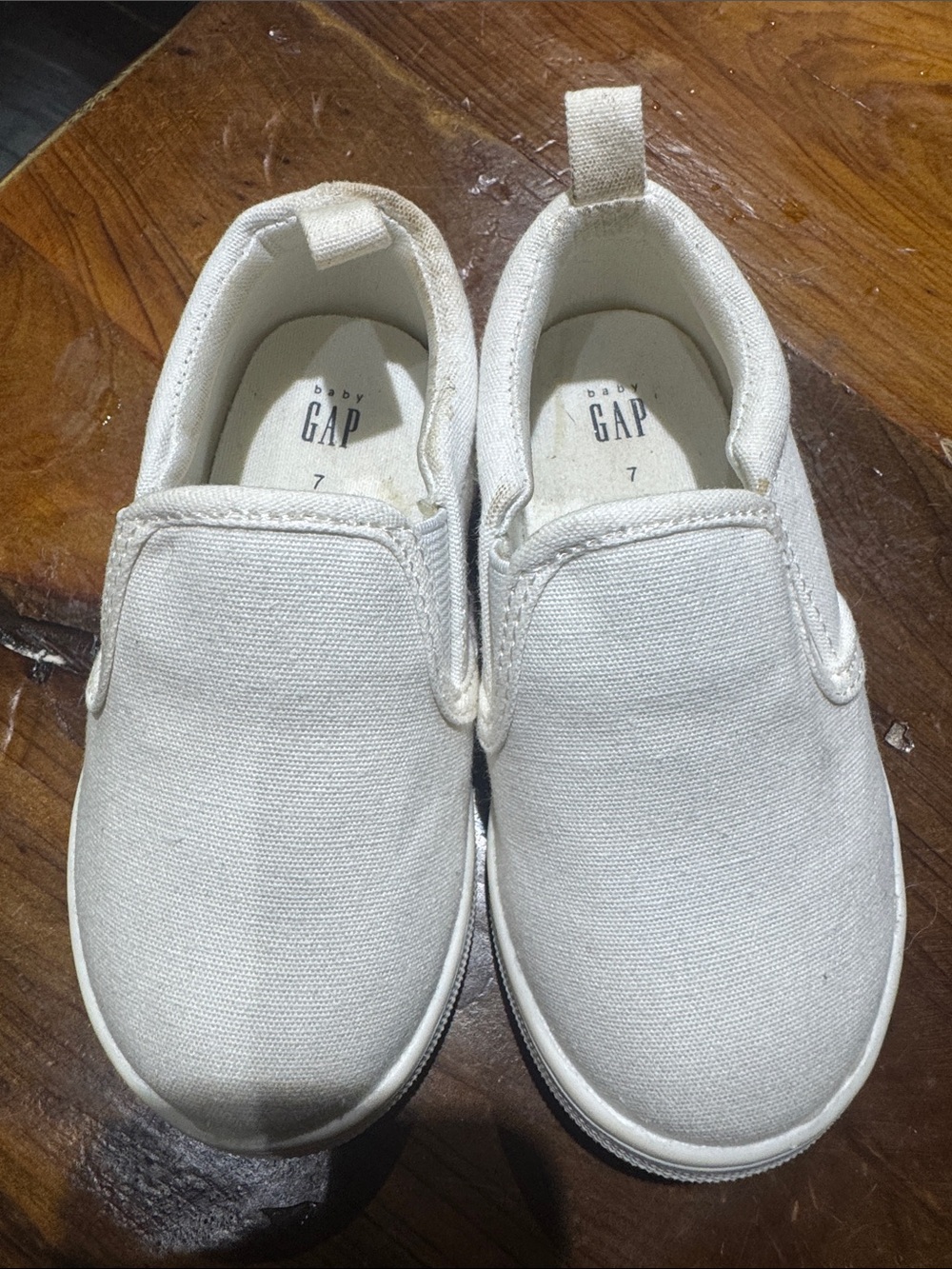 Baby GAP Slip-On Canvas Shoes White size 7- NWOT